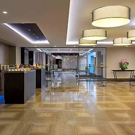 מלון Sheraton Center 5*