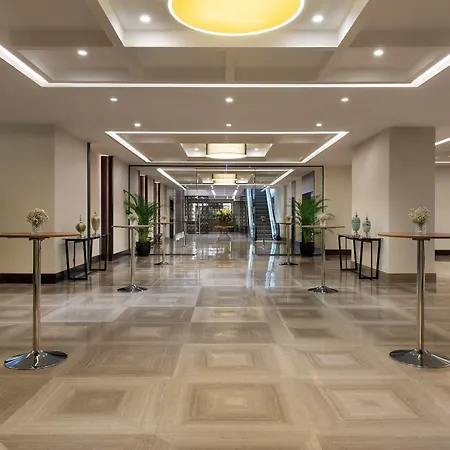 Sheraton Center 5*