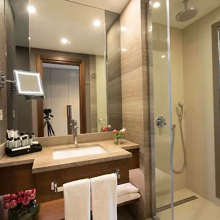 Sheraton Center Hotel