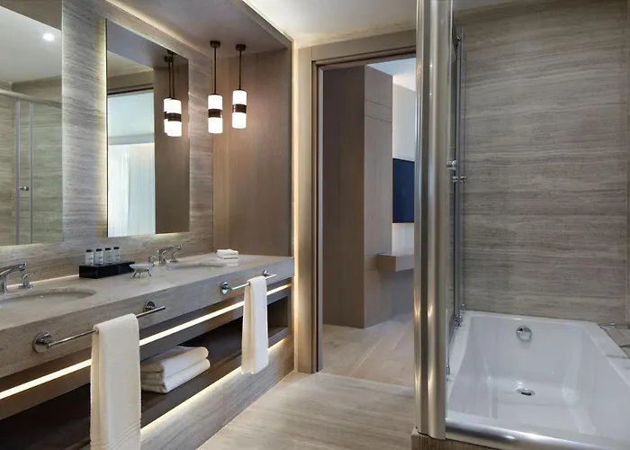 מלון Sheraton Center